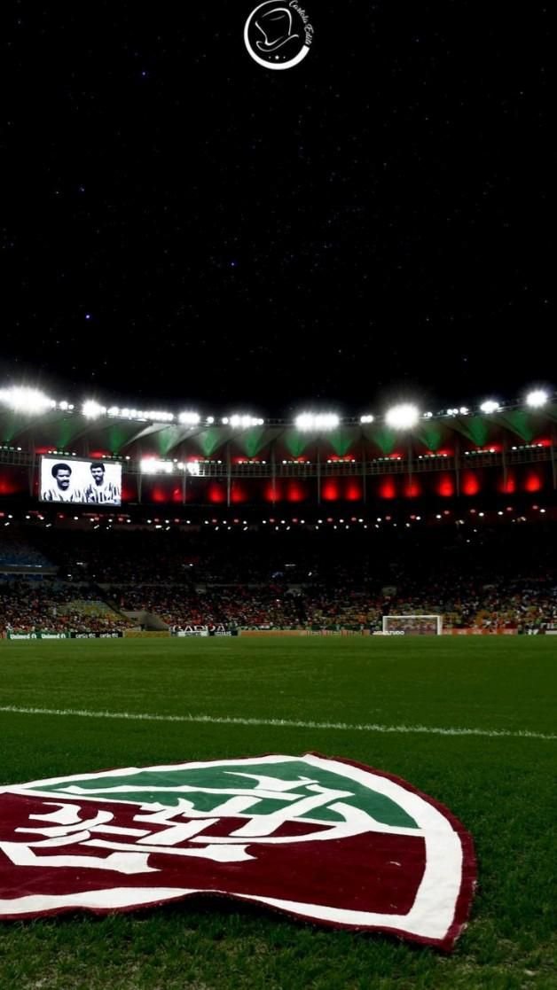 Maracanã iluminado antes da partida do Fluminense
